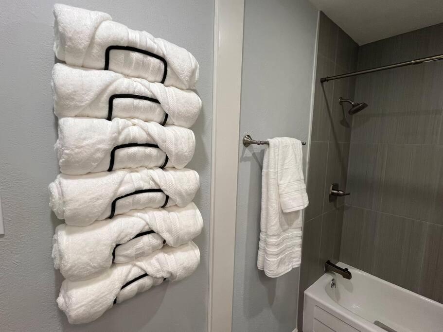 Healing Haven King Bed Suite Dallas Esterno foto