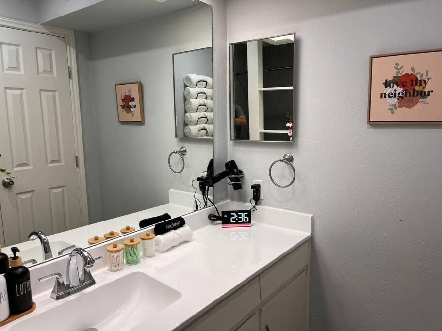 Healing Haven King Bed Suite Dallas Esterno foto